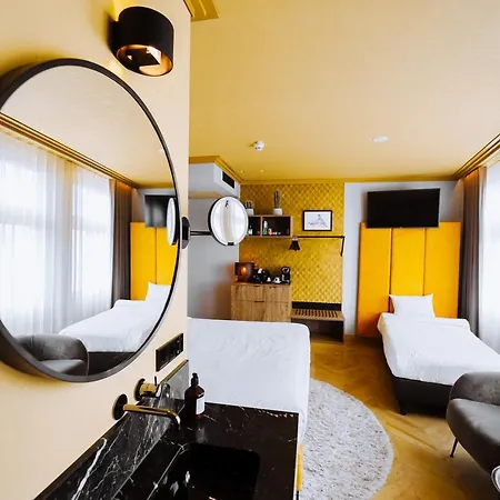 Отель The Highlander 4*