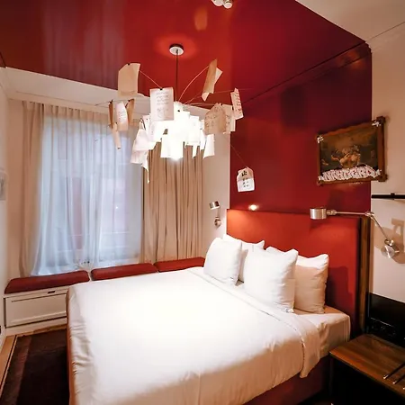 The Highlander 4* Амстердам