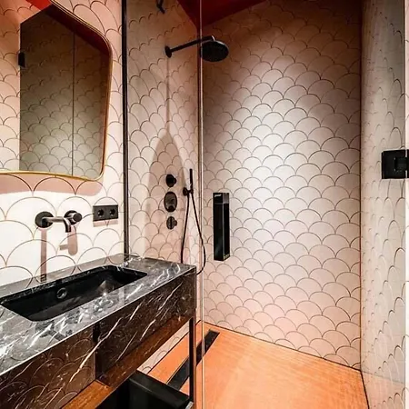 The Highlander Отель